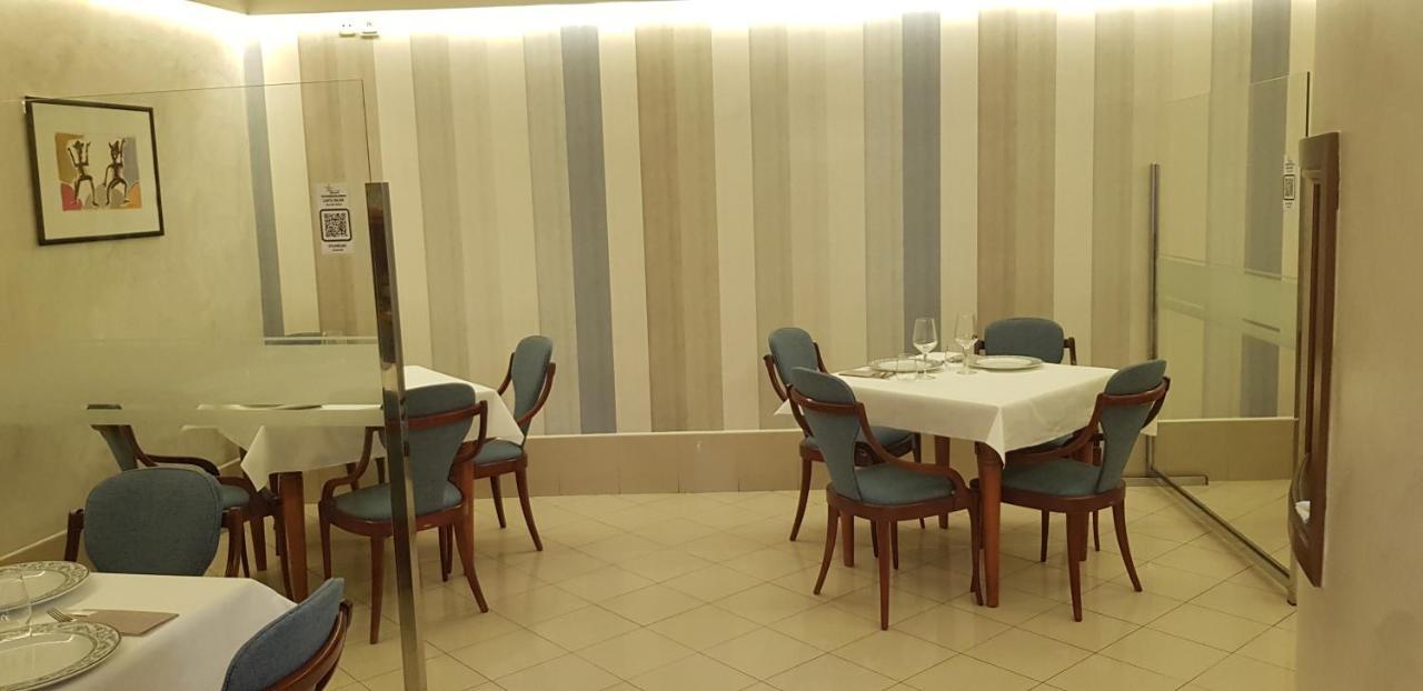 Hotel Restaurante Elisardo ノイア エクステリア 写真