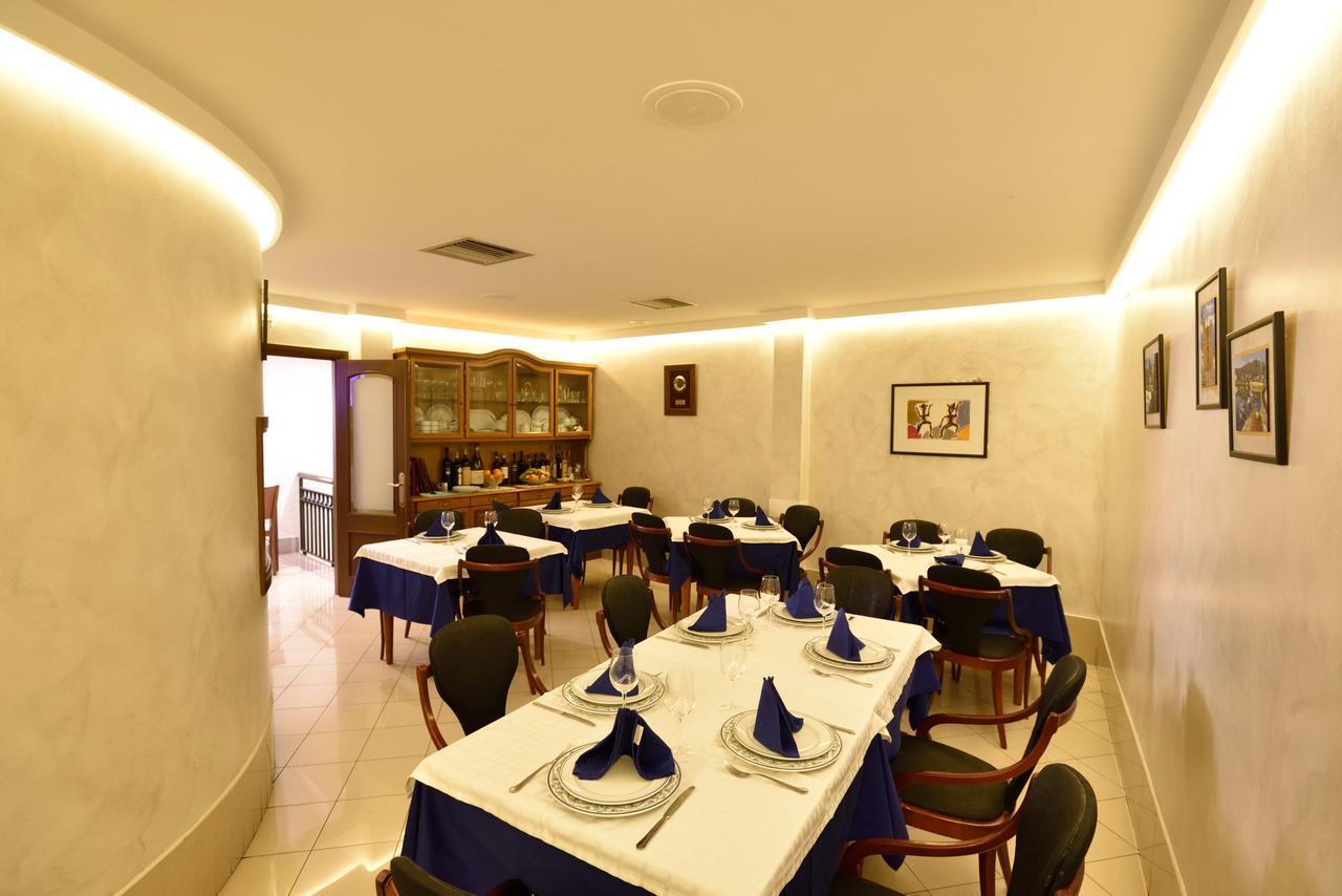 Hotel Restaurante Elisardo ノイア エクステリア 写真